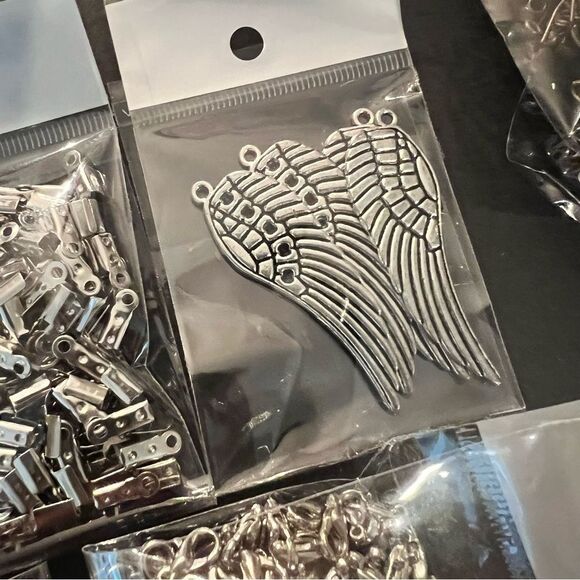 Over 10 Bundles of Assorted Jewelry Making Supplies - Picture 6 of 10